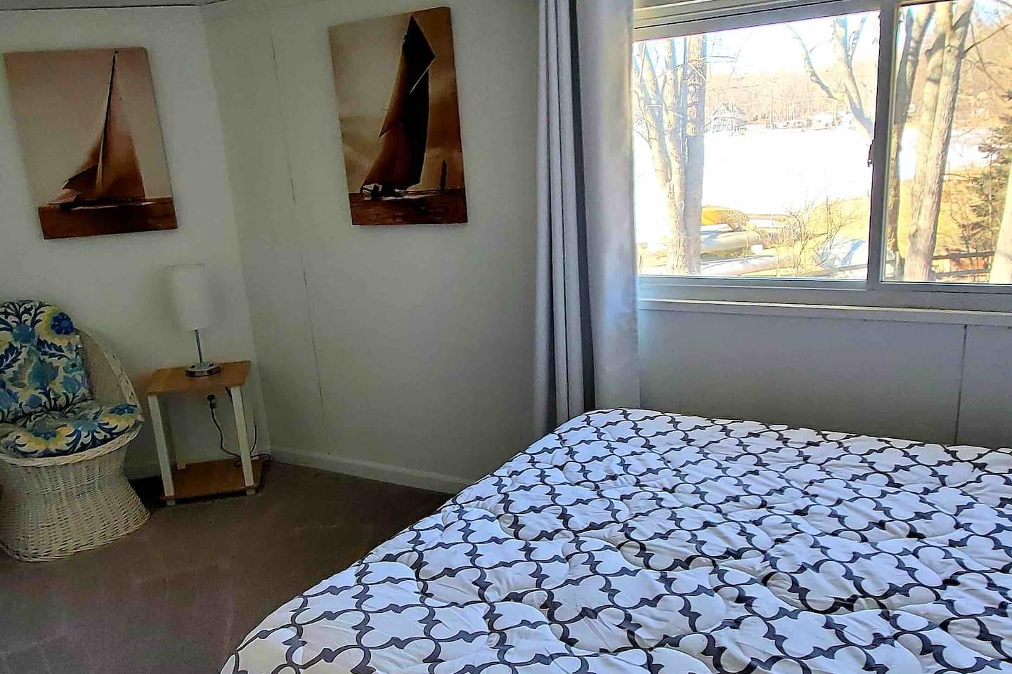 Zukey bedroom